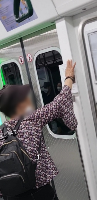 서울교통공사, 지하철 불법 전단물 집중단속 나선다…6월 집중단속 23건 적발