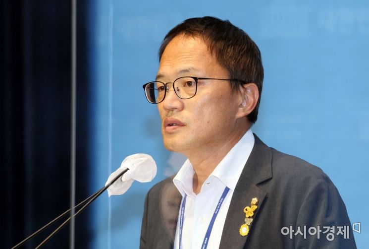 박주민 더불어민주당 의원이 8일 국회 소통관에서 당 대표 선거 출마를 선언을 하고 있다./윤동주 기자 doso7@