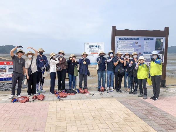 ‘파이코일바이오텍코리아(주)’, 선도리갯벌 ‘반려 해변’ 정화활동으로 기업 환경경영 앞장서