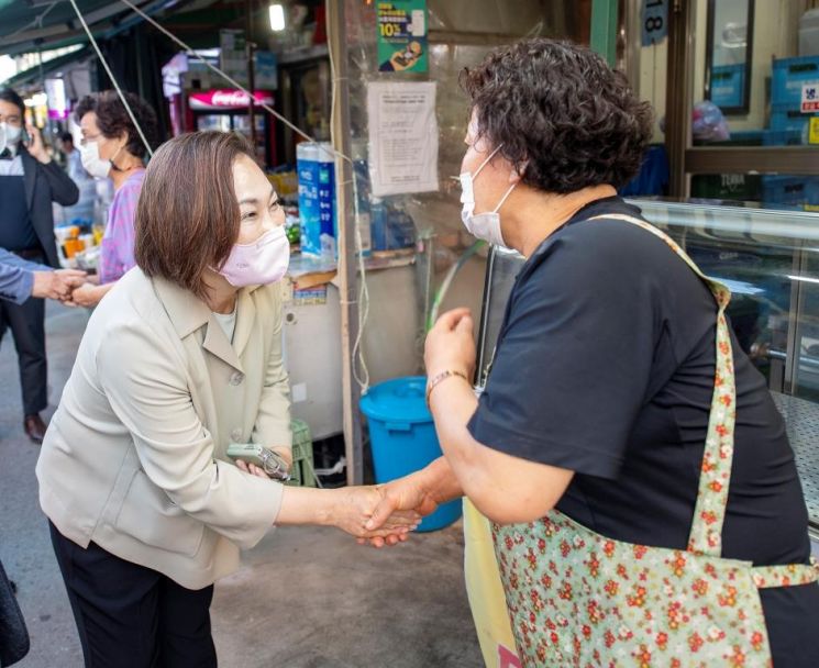 박희영 용산구청장 동 주민과 만나고 얘기 듣다...박강수 마포구청장 직원들과 소통 시작 