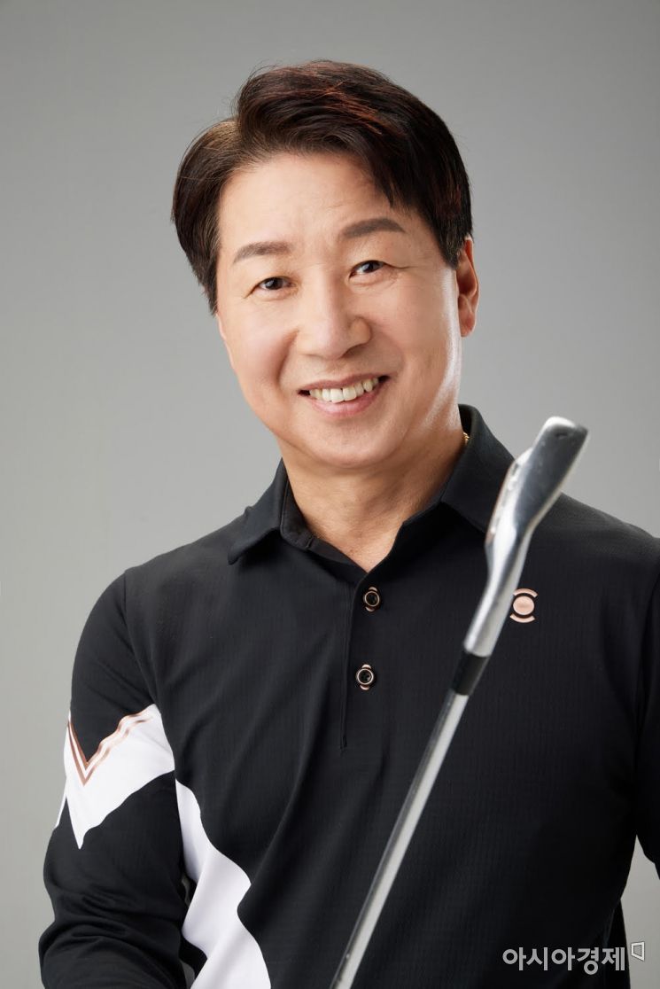 장일환 프로. 삼성물산 부사장을 역임한 그는 한국 나이 환갑에 미국 골프 유학을 떠났다. 티칭 프로 자격을 따내고 미국프로골프협회 회원이자 골프 인스트럭터로 활동하고 있다.