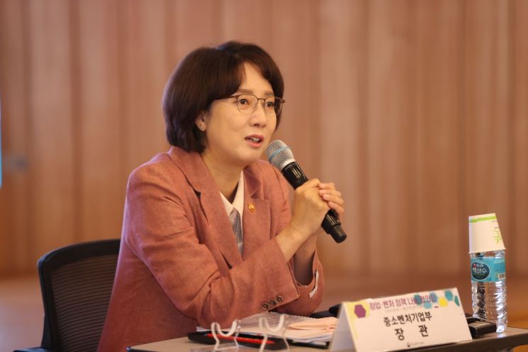 이영 중소벤처기업부 장관이 13일 서울 팁스타운에서 열린 창업 벤처 정책나눔 협의회에서 발언을 하고 있다.