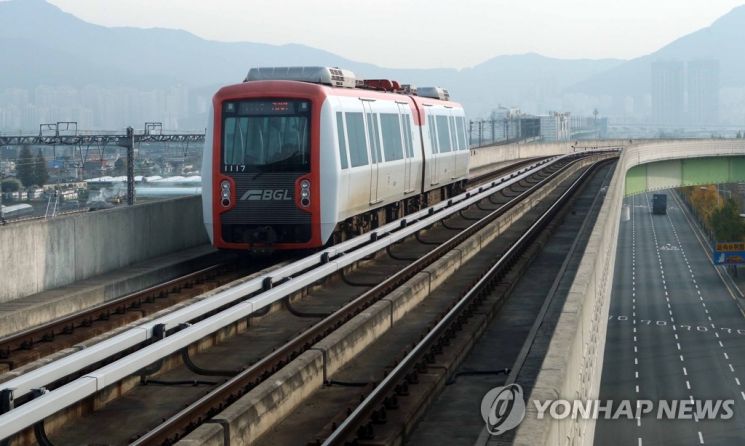 부산과 김해공항, 김해를 잇는 부산김해경전철 / 사진=연합뉴스