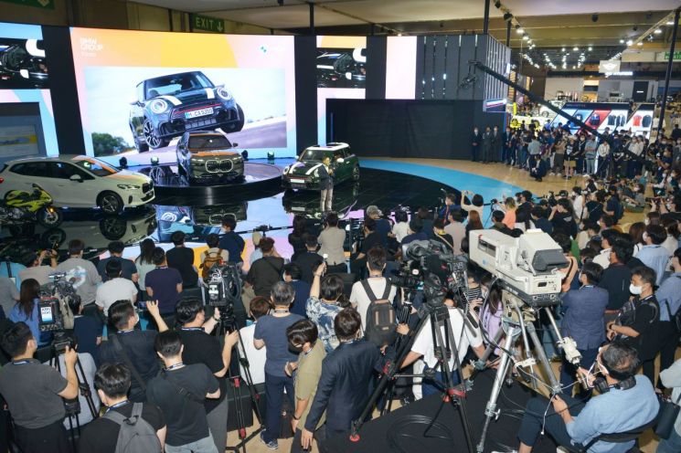 BMW 전시관＜사진제공:부산국제모터쇼 사무국＞