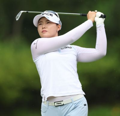 임희정이 에버콜라겐 퀸즈크라운 셋째날 5번홀에서 티 샷을 하고 있다. 사진제공=KLPGA