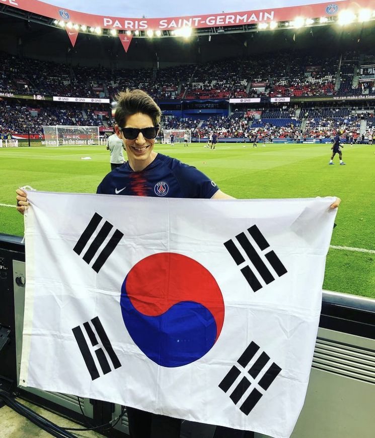 한국에서 방송 활동을 하는 프랑스인 파비앙은 세계적인 축구 구단인 파리 생제르맹(PSG)의 팬으로도 알려져 있다. [사진=파비앙 인스타그램 캡처]