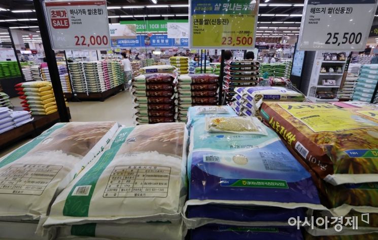 물가 다 올랐는데 쌀값만 '뚝뚝'…민주당, 내달 1일 쌀값TF 간담회