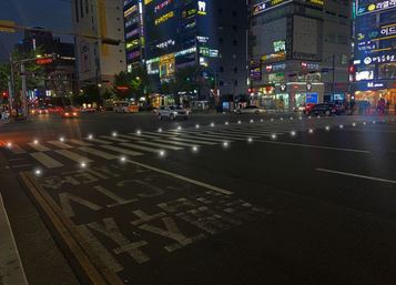 야간 롯데호텔 앞 모습.