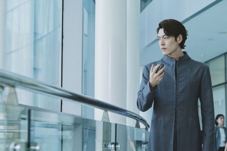 [인터뷰] 김우빈 "오늘도 기적이 일어나게 해달라고 기도해요"