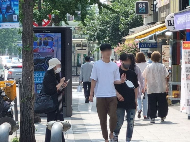 19일 오후 3시께 방문한 이태원·한남동 일대. 1년 전만 해도 조용했던 거리는 이곳에 놀러 온 외국인과 한국인들로 활기를 되찾은 모습이었다/사진=황서율 기자