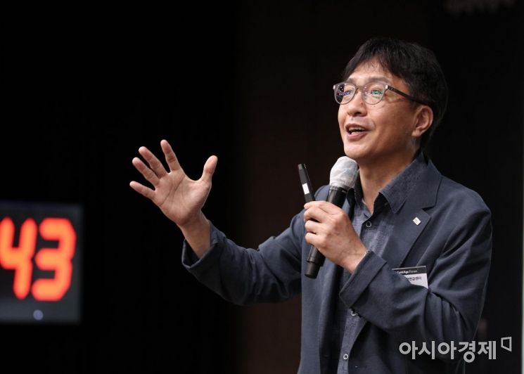 이상건 미래에셋투자와연금센터장이 20일 서울 중구 은행회관에서 열린 2022 아시아경제 골든에이지포럼에서 '인생 100세 시대, 자산시장과 삶의 변화와 대응전략'을 주제로 강연하고 있다./김현민 기자 kimhyun81@