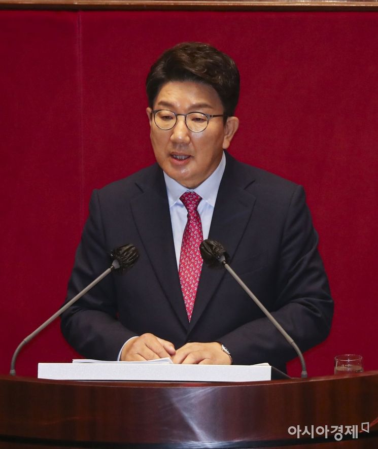 권성동 국민의힘 대표 직무대행 겸 원내대표가 21일 국회에서 열린 본회의에서 교섭단체 대표연설을 하고 있다./윤동주 기자 doso7@