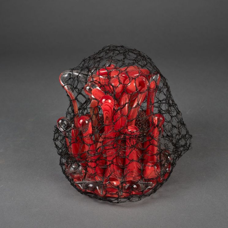 Shiota Chiharu, Cell, 2022, Glass and wire, h = 28, Ø 30 cm. 사진제공 = 가나아트센터