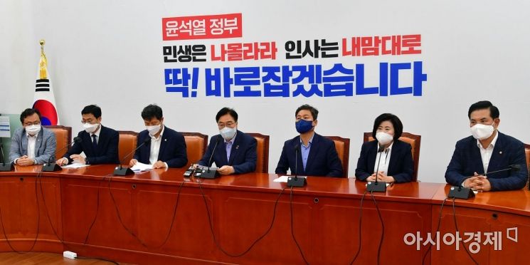 우원식 더불어민주당 대우조선해양 대응 TF 단장이 22일 국회에서 열린 TF 2차 회의에 참석, 모두발언을 하고 있다./윤동주 기자 doso7@