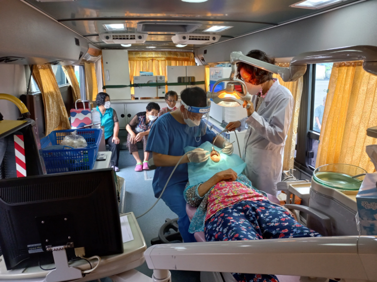 강진군보건소, 의료취약계층 대상 치과이동진료버스 운영