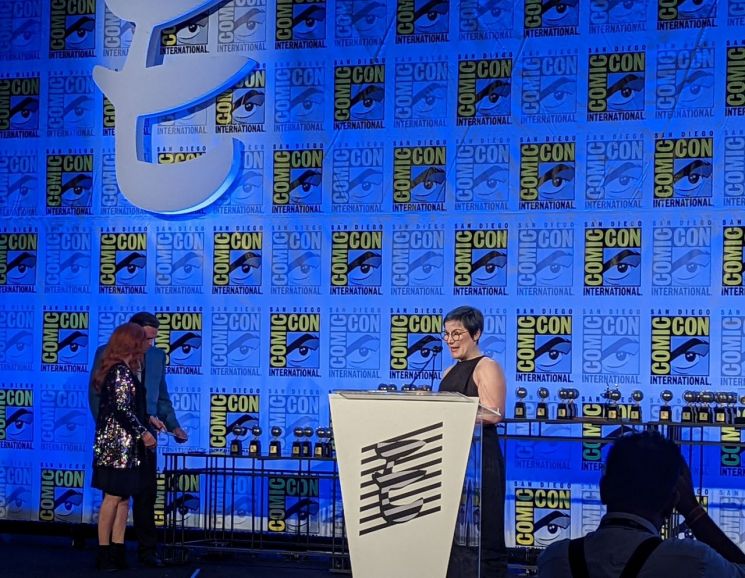 '로어 올림푸스'는 지난해 미국 아이즈너 어워드에서 베스트 웹코믹상을 받았다. 세로 스크롤 웹툰의 첫 수상이었다.