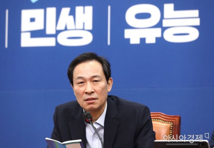우상호 더불어민주당 비상대책위원장이 27일 국회에서 열린 비상대책위원회 회의에 참석, 모두발언을 하고 있다./윤동주 기자 doso7@