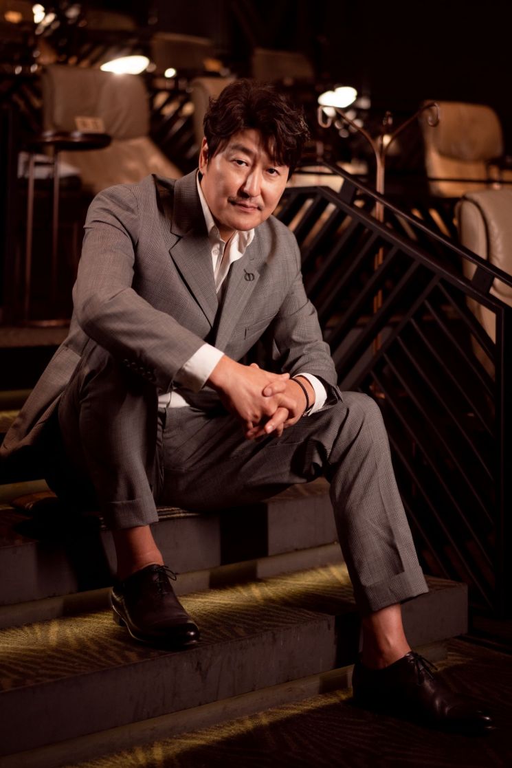 [인터뷰] 송강호 "영화는 운명처럼 만나는 것, 끝없이 연기해야죠"