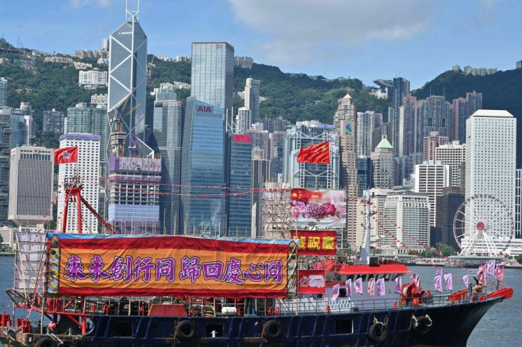 추락한 홍콩 부동산…올해는 달린다