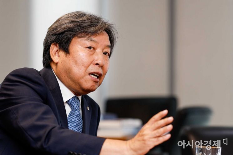 석정훈 대한건축사협회 회장이 29일 서울 서초구 대한건축사회관에서 인터뷰하고 있다./강진형 기자aymsdream@