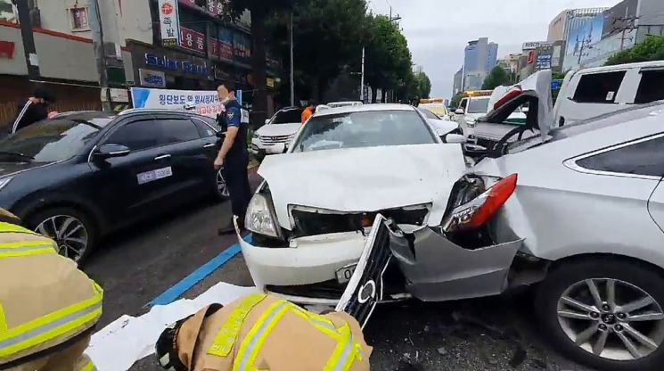 음주운전 사고로 차량 7대가 연쇄 추돌하는 일이 발생했다. [이미지출처=연합뉴스]