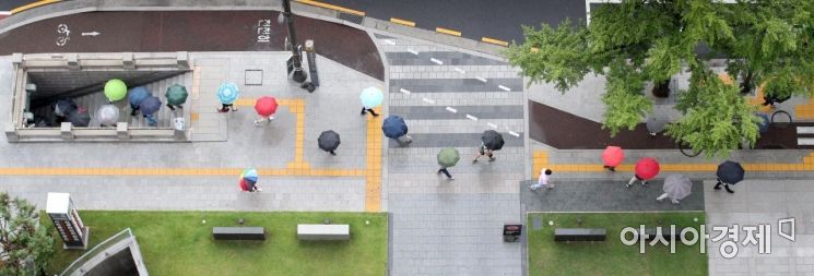 [포토] 출근길 우산 행렬