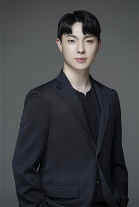 Traditional dancer Yoon Jong-hyun presenting 'Myeongga Wolryun'. Photo by Seoul Gyeonggi Dance Research Association