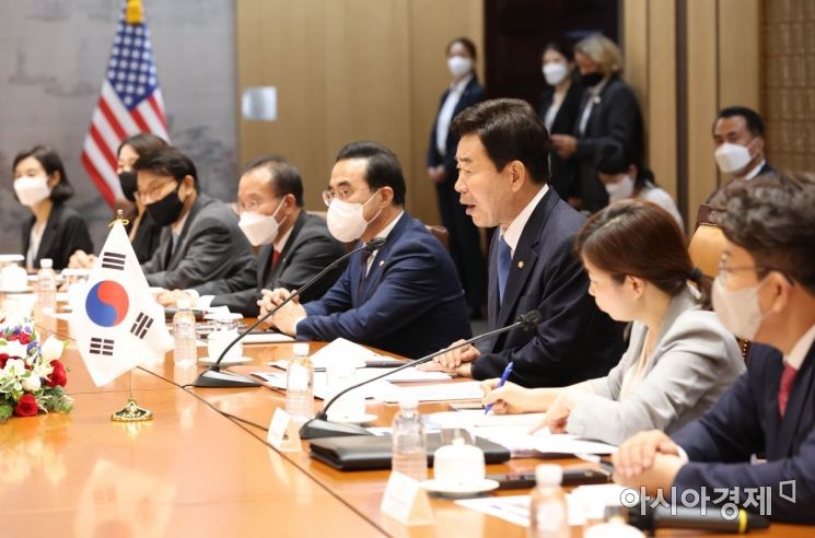 김진표 국회의장이 4일 국회에서 열린 낸시 펠로시 미 하원의장과의 회담에서 발언을 하고 있다./윤동주 기자 doso7@