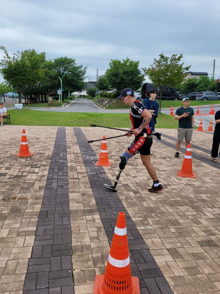 이주영 선수, ‘철인3종 경기 완주’에 이어 ‘롯데타워 오르기 123층 오르기’ 도전