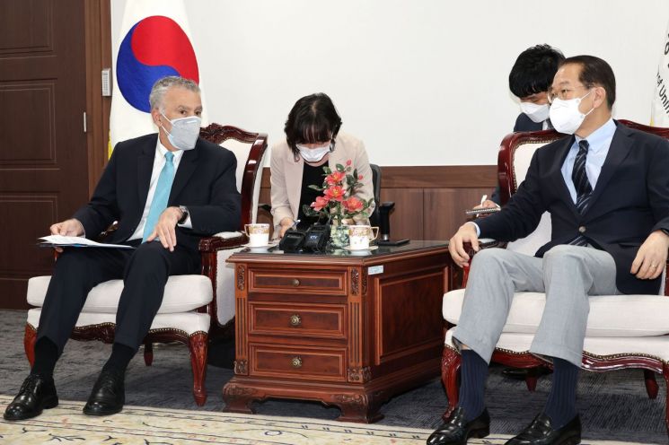 권영세 "젊은 탈북민들, 제 2의 메르켈 되길 희망"