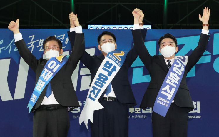 이재명 '전국정당화'·강훈식 '젊은 수권정당'·박용진 '사회연대정당'… 각양각색 인천 당대표 합동연설회