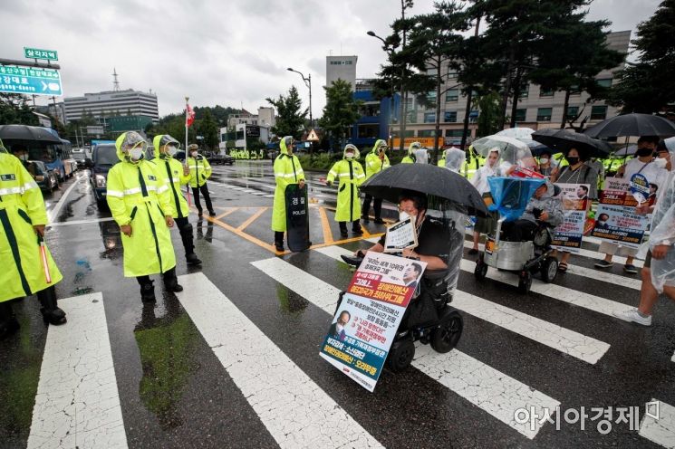 [포토]전장연, 장애인 권리 예산 보장 촉구 시위
