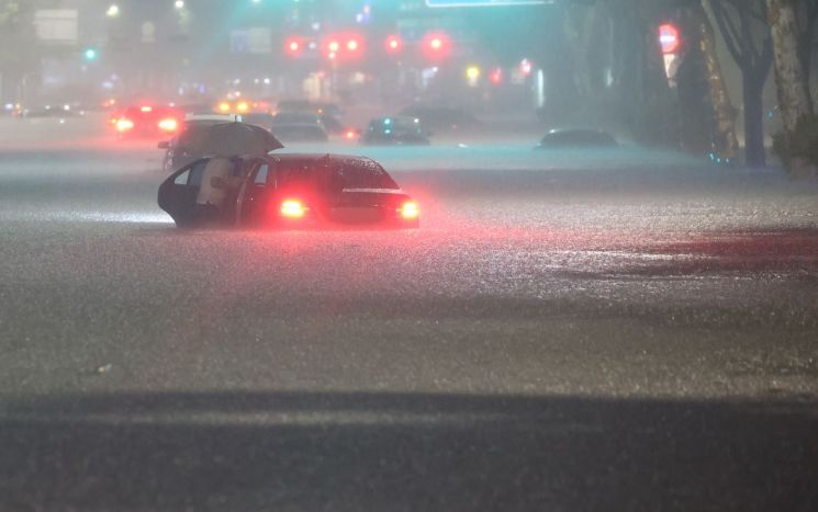 폭우에 잠긴 차 속출…'침수 중고차'에 속지 않으려면