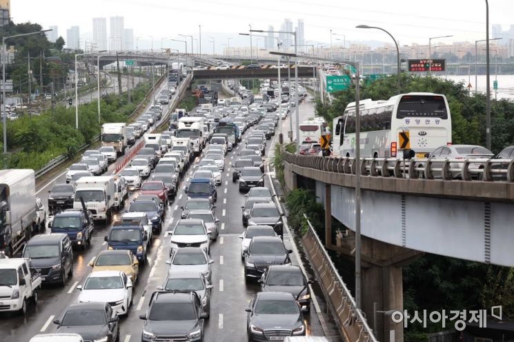 오늘 출근길은?…지하철 정상 운행·일부 도로 통제