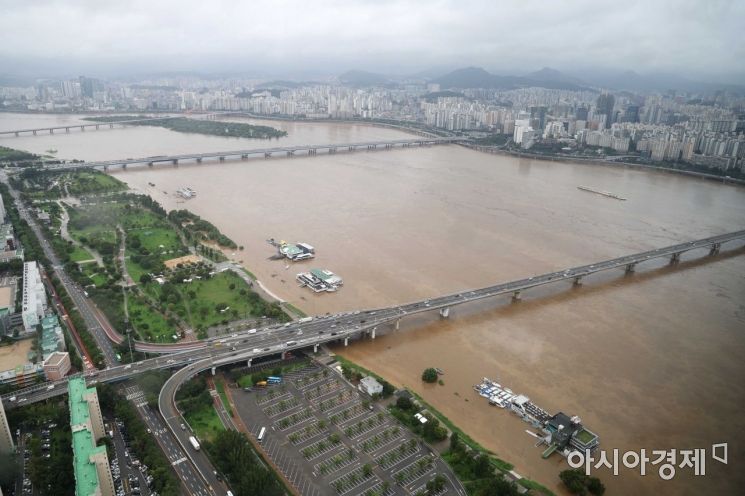 폭우 재건 투자?…"자연재해 ETF가 한국만 쏙 뺀 이유를 보라"