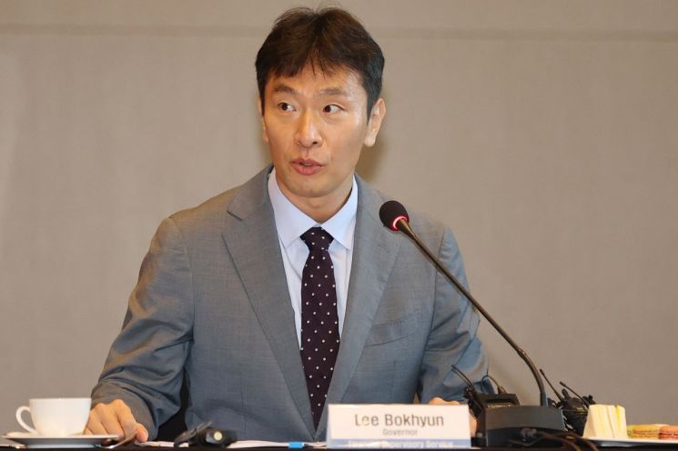 금감원장, 자산운용사 경영진 의혹에 "오얏나무 아래에서 갓끈 고쳐매지 말라"