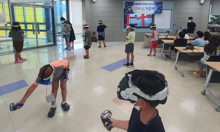대구 달성군청소년센터는 오는 12일까지 관내 청소년을 대상으로 청소년융합인재 양성프로젝트 ‘VR로 떠나는 가상여행’ 프로그램을 운영하고 있다.