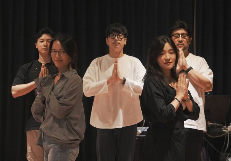 “셰익스피어 희곡과 SF의 만남”…국립정동극장, 뮤지컬 ‘인간탐구생활’ 개막