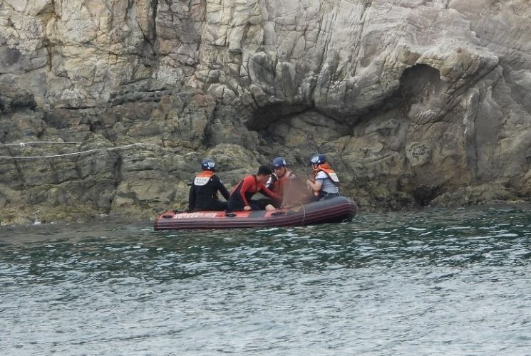 ‘구명조끼’ 덕분 … 바다 위 표류하던 20대 남성, 창원해경에 무사 구조