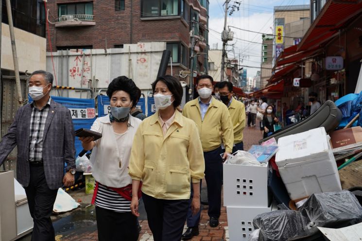 "전통시장 점포 1240곳 폭우 피해…최대 7000만원 금융지원"