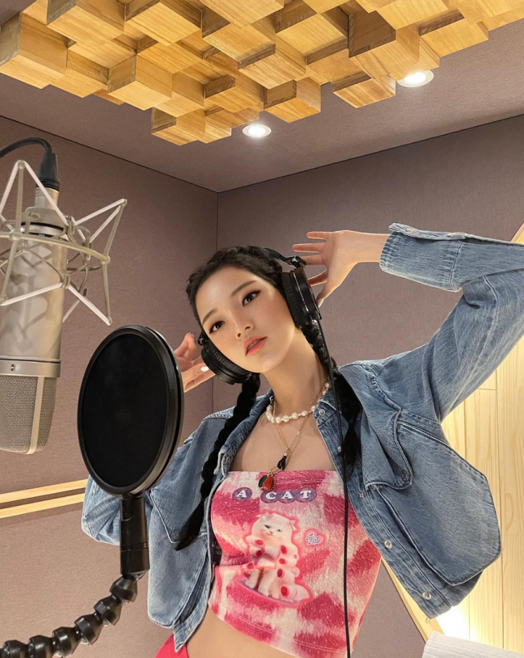 음반 내고 시구하고…활동 영역 넓혀가는 '버추얼 휴먼'