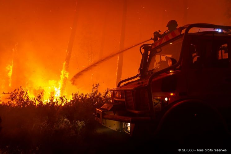 폭염·가뭄 이어 '괴물 산불'까지…'최악의 여름' 보내는 유럽