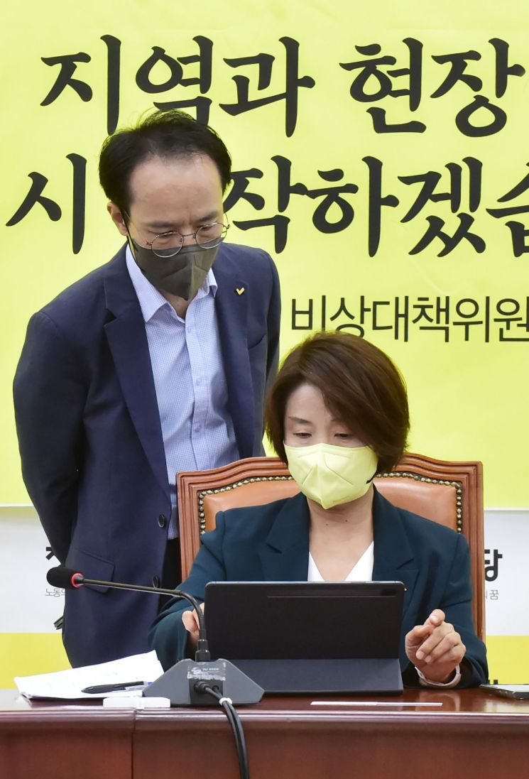 오랜만에 손 맞잡은 민주당-정의당…야권협력의 길 열어가나