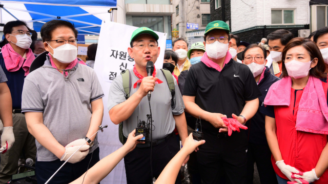 "이제 보니 기우제 지내고 있었구나!"… 與 '원색 비난' 글 쇄도 