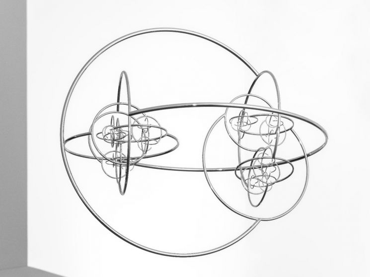 Orbit Dance West, 2022, brass, nickel, 60 x 72.5 x 60 cm. 사진제공 = 갤러리현대