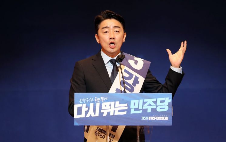 민주 강훈식, 당대표 후보 사퇴…"누가 되든 헌신적으로 돕겠다"