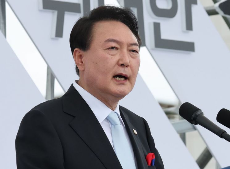 尹대통령 지지율 8주 만에 반등…30%대 재진입[리얼미터]