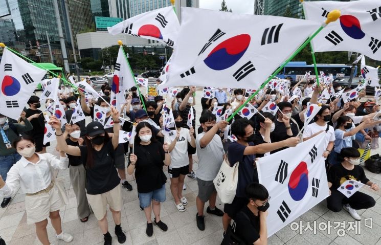 [포토] 보신각 앞에서 독립 만세 외치는 시민들