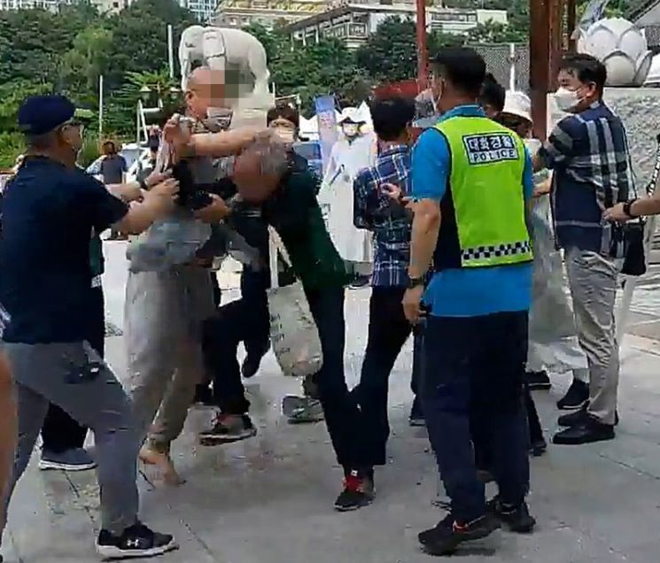 '인분 뿌리고 폭행'…승려 집단폭행 피해자, 3명 고소