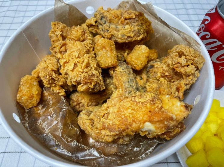 1시간 반 줄서서 '득템'한 마트 치킨…"그래서, 먹을 만해?"[김유리의 힙플핫템] 